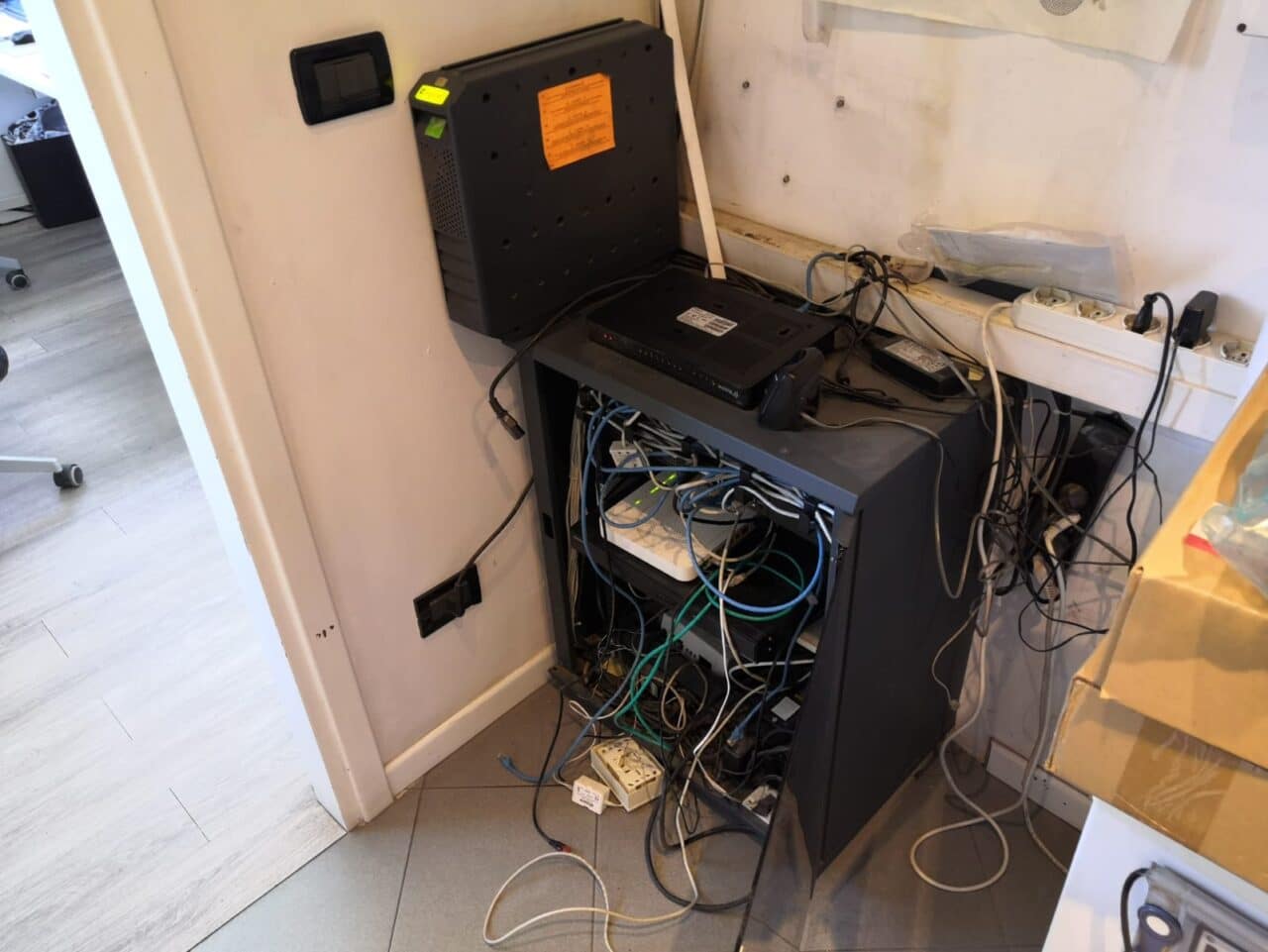 armadio rack nuova milano 2 prima dell'intervento (1)