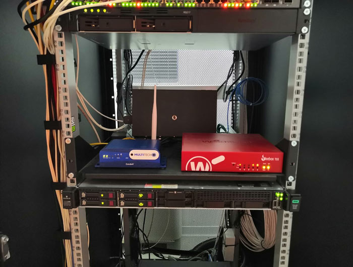 intervento-jump-computer-armadio-rack2